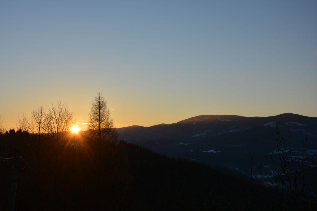Fotografie: Babí hora a vycházející slunce (soukromý archiv)