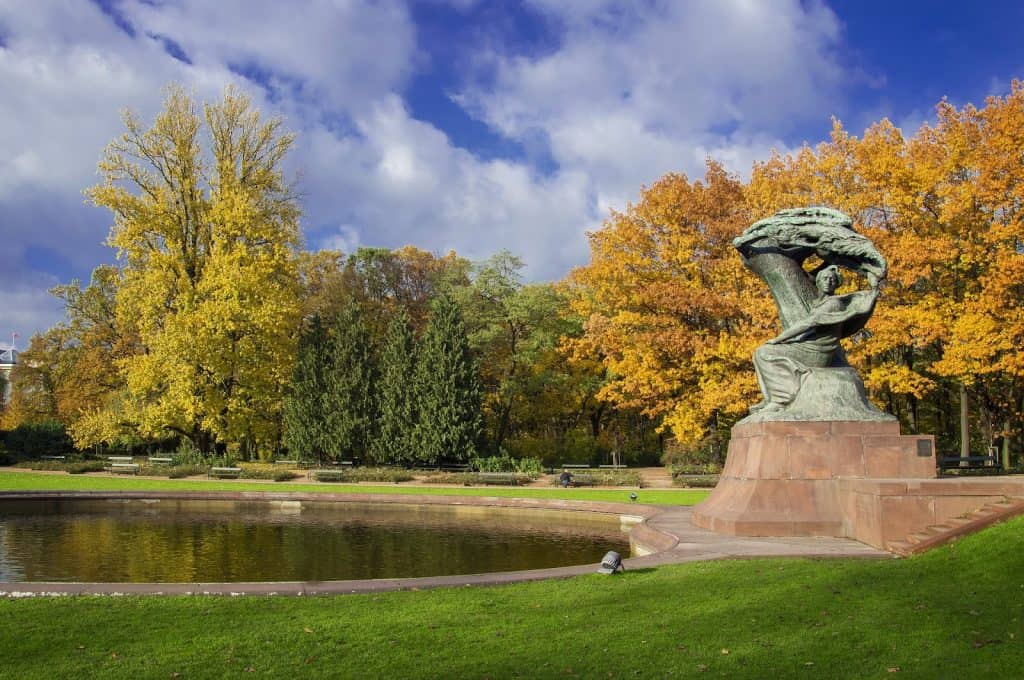 Łazienki Królewskie obsahují zahrady královské z 18.  – 20.  století, ale zajímavostí je i Čínská zahrada